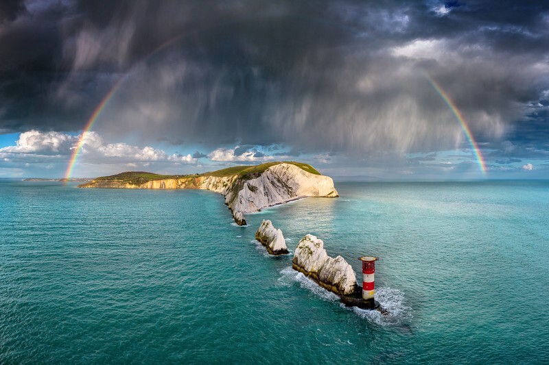 z4244 Evening Shower over the Needles - Freshwater Bay to Colwell Bay inc the Needles