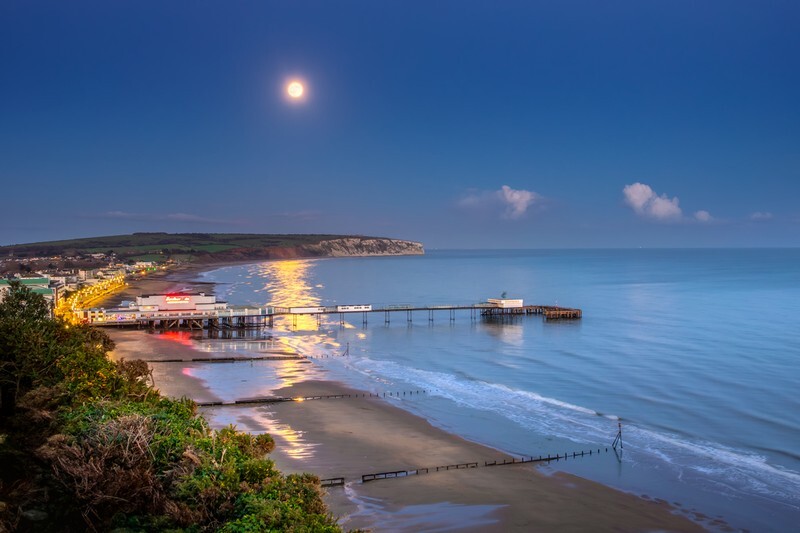z4420 Rising Moon over Sandown Bay - Latest images