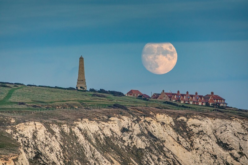 z4033 Rising Moon over Culver Down - Sandown, Shanklin, Luccombe and Wroxall