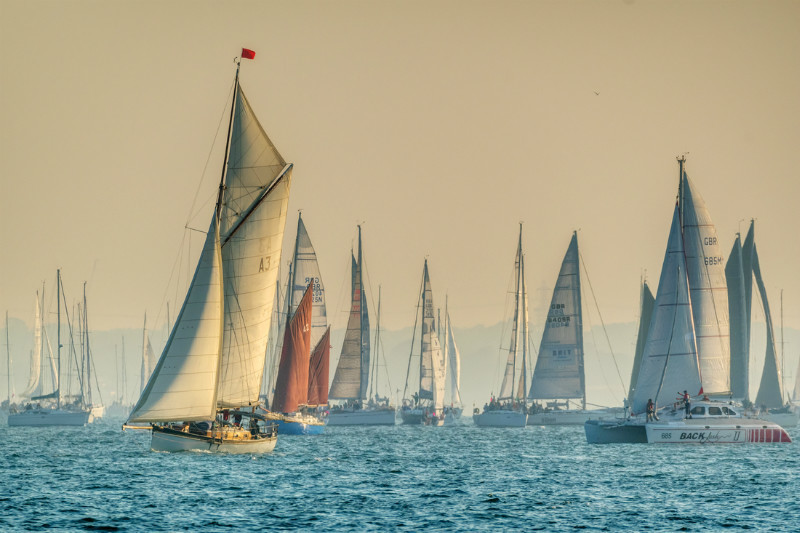 z3243 Round the Island Race, Cowes - Yarmouth to West Cowes inc Newtown