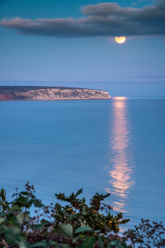z3564 Moonrise over Culver Cliff - Sandown, Shanklin, Luccombe and Wroxall