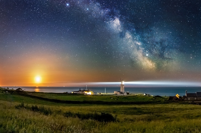 z2739 Milky Way Moonrise, St Catherines Lighthouse - Ventnor to St Catherine's inc Bonchurch, Whitwell & the Undercliff