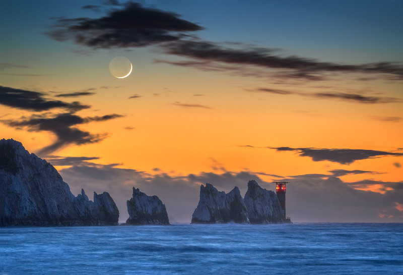 z3163 Needles Moonset - Freshwater Bay to Colwell Bay inc the Needles
