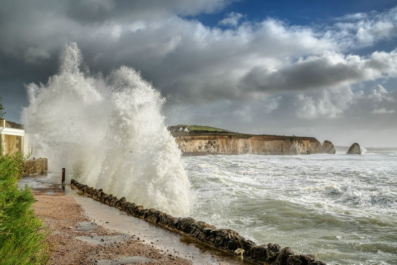 z3131 Surging Surf Freshwater Bay - Freshwater Bay to Colwell Bay inc the Needles