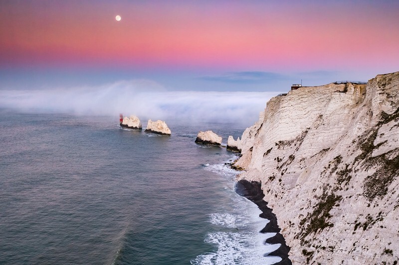 z4226 Flowing Fog over the Needles - Freshwater Bay to Colwell Bay inc the Needles