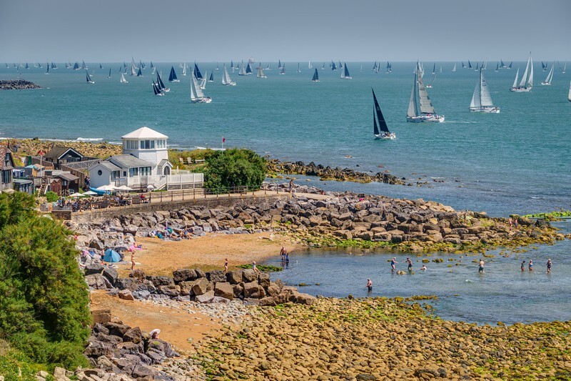 z4460 Round the Island Race Steephill Cove - Latest images