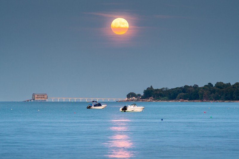 z4388 Moonrise, Bembridge - Latest images