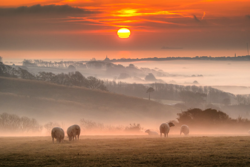 z3566 Misty Sunrise over Knighton and beyond - The Inner Island inc Newport & Godshill