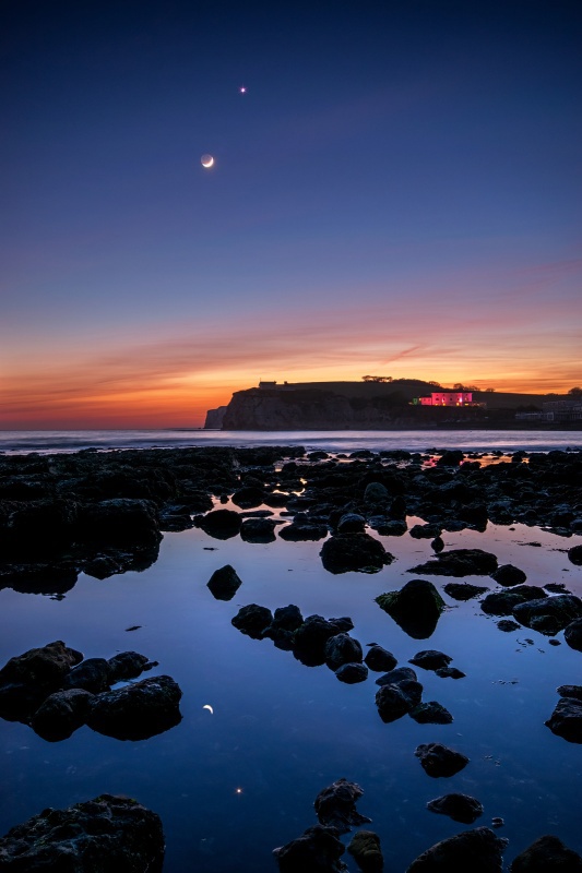 z2654 Moon and Venus over Freshwater Bay - Freshwater Bay to Colwell Bay inc the Needles