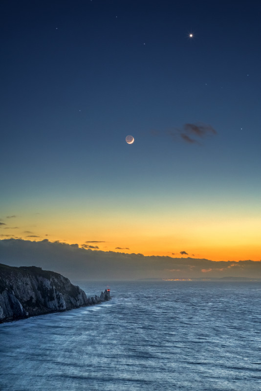 z3031 Moon and Venus over The Needles - Freshwater Bay to Colwell Bay inc the Needles