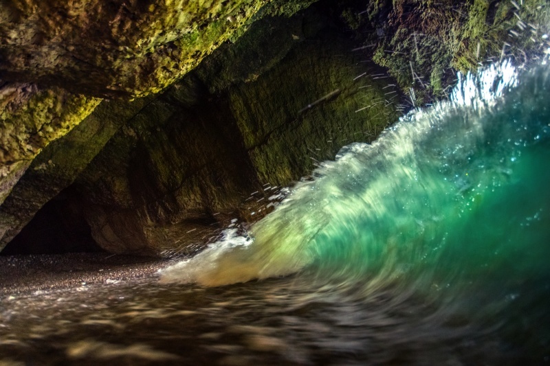 z2767 Wave in a Cave, IOW West Coast - Freshwater Bay to Colwell Bay inc the Needles