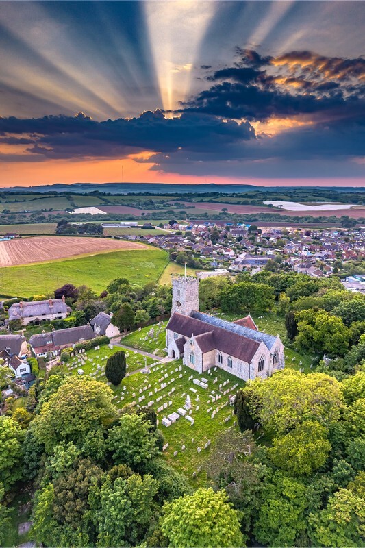 z4269 Evening Light over Godshill - The Inner Island inc Newport & Godshill