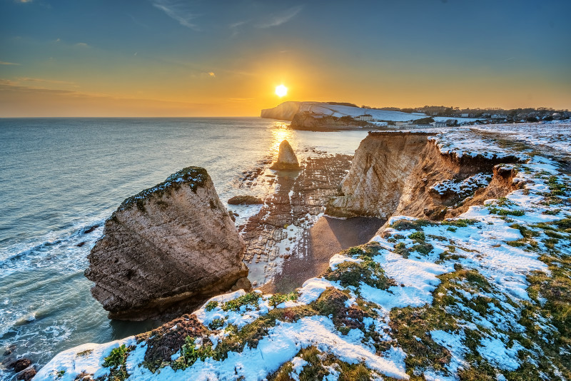 z3184 Snowy Sunset over Freshwater Bay - Freshwater Bay to Colwell Bay inc the Needles