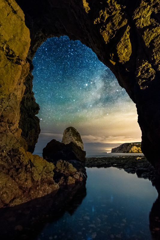 z3267 Freshwater Caves under the Milky Way - Freshwater Bay to Colwell Bay inc the Needles