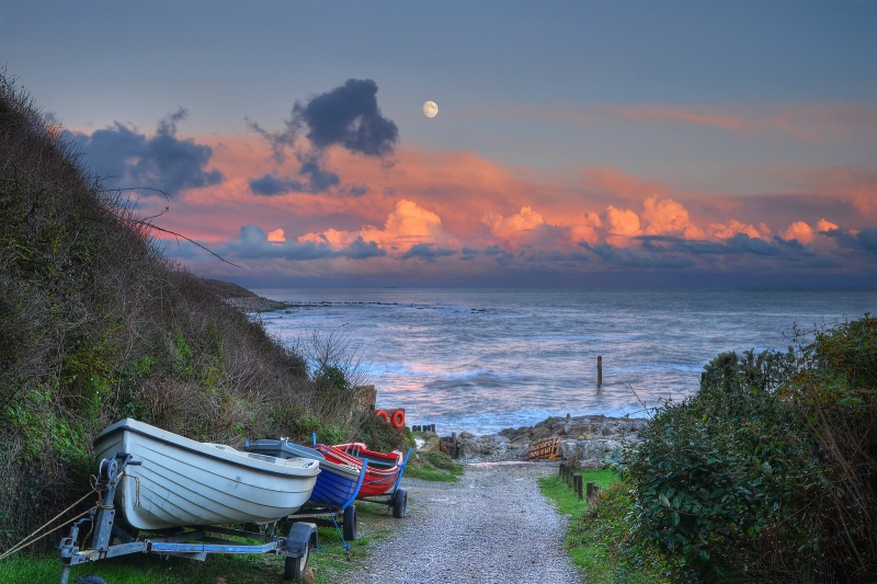 z2553 Moonrise over Castlehaven Niton - Ventnor to St Catherine's inc Bonchurch, Whitwell & the Undercliff