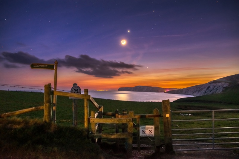 z2651 Moon and Venus over Compton Bay - Blackgang to Compton inc Brighstone, Shorwell & West Wight