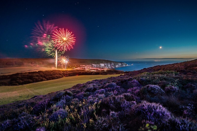 z3928 Fireworks at Dusk the Needles - Freshwater Bay to Colwell Bay inc the Needles