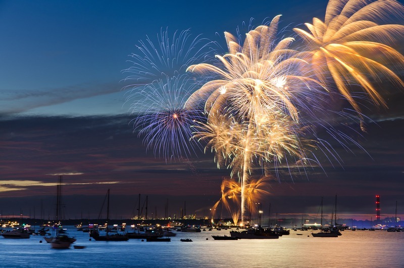 z2243 Cowes Fireworks - Yarmouth to West Cowes inc Newtown