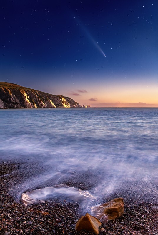 z4314 Comet Atlas over The Needles - Freshwater Bay to Colwell Bay inc the Needles