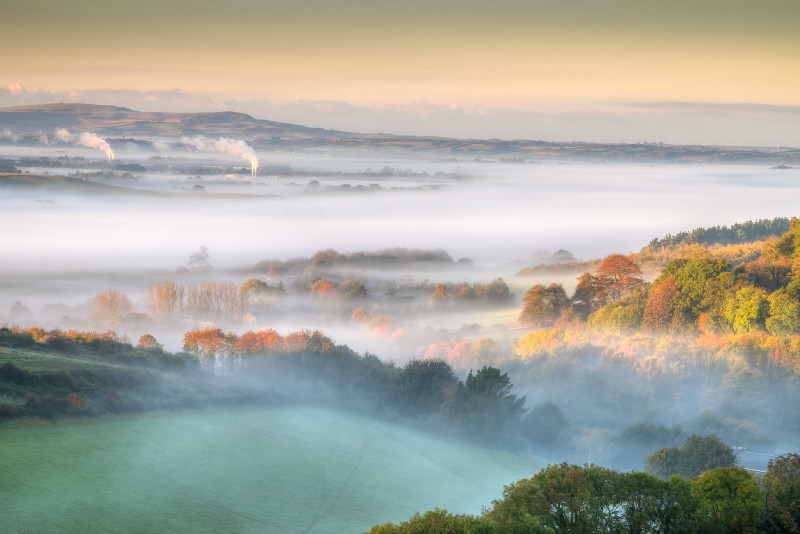 z3279 Morning Mists over Knighton and beyond - The Inner Island inc Newport & Godshill