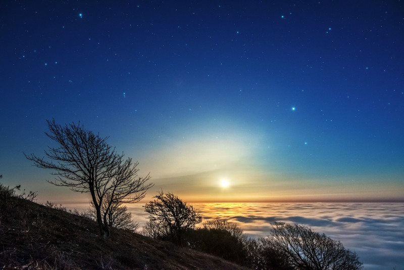 z3026 Rising Moon over the Fog, Ventnor Down - Ventnor to St Catherine's inc Bonchurch, Whitwell & the Undercliff
