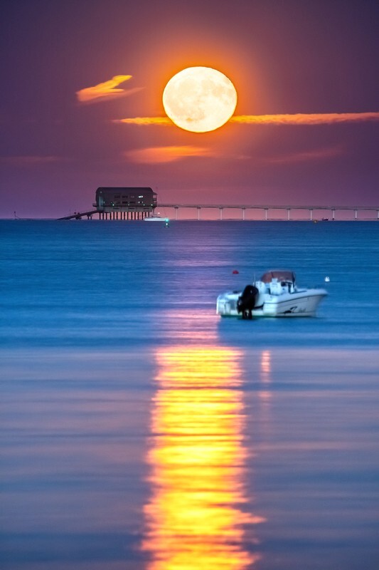 z4284 Moonrise Reflections, Bembridge - Seaview to Bembridge, Whitecliff Bay and Brading