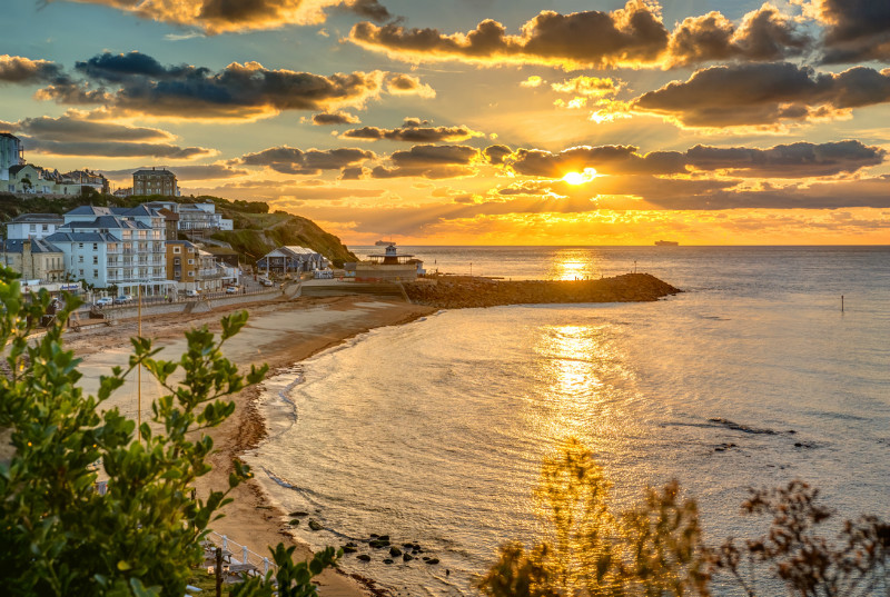 z3345 Sunrise over Ventnor Bay - Ventnor to St Catherine's inc Bonchurch, Whitwell & the Undercliff