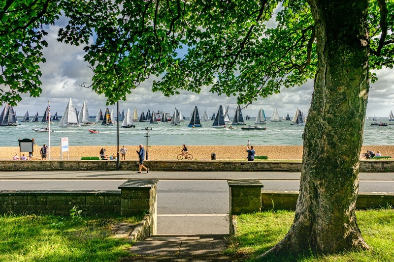 z4071 Round the Island Race, Cowes - Yarmouth to West Cowes inc Newtown