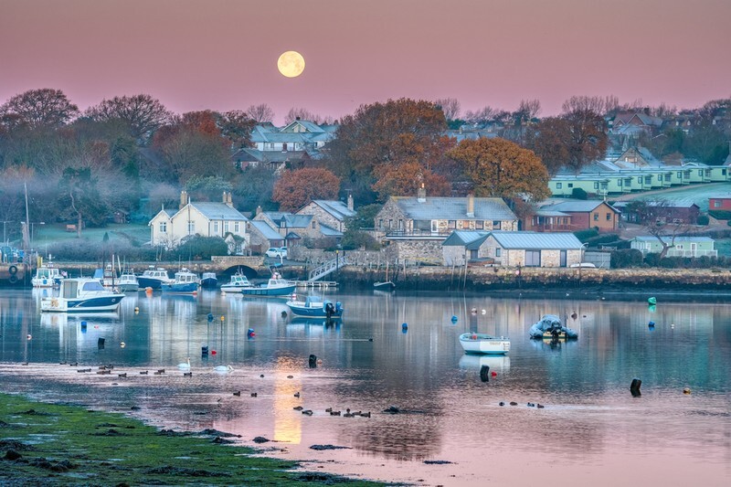 z4134 Painterly Moonset at Dawn, Bembridge Harbour - Seaview to Bembridge, Whitecliff Bay and Brading