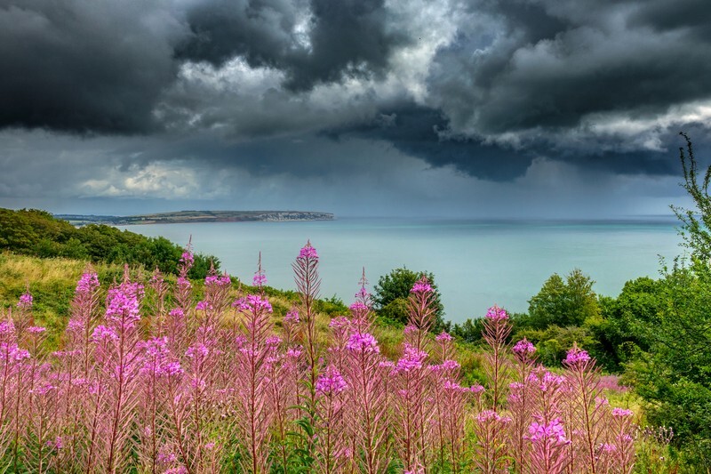 z4200 Stormy Skies over Sandown Bay - Sandown, Shanklin, Luccombe and Wroxall
