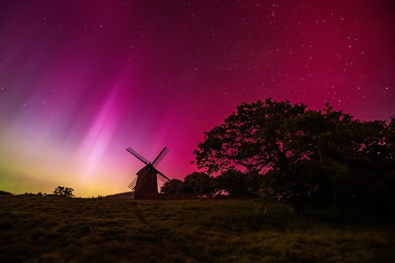 z4258 Northern Lights over Bembridge Windmill - Seaview to Bembridge, Whitecliff Bay and Brading