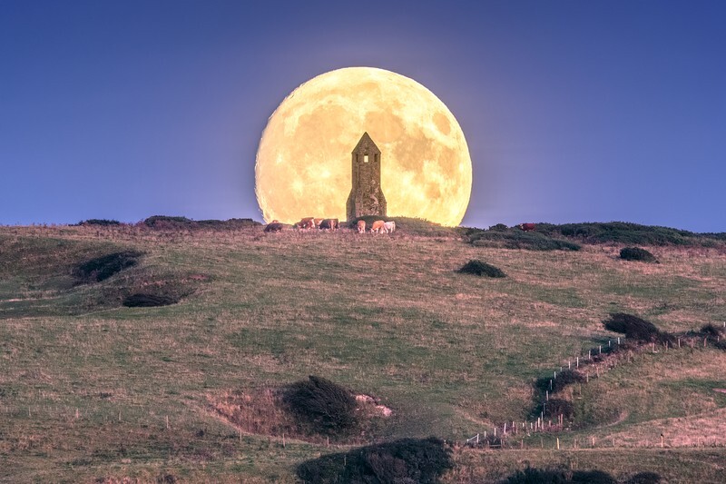 4305 Moonrise over St Catherines Oratory - Ventnor to St Catherine's inc Bonchurch, Whitwell & the Undercliff