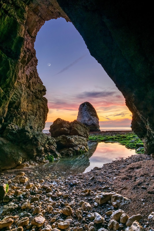 z3126 Dusky Moonset from the Caves of Freshwater Bay - Freshwater Bay to Colwell Bay inc the Needles