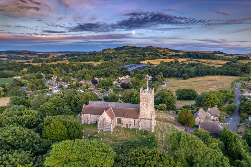 z4080 Evening Moonrise over Godshill - The Inner Island inc Newport & Godshill