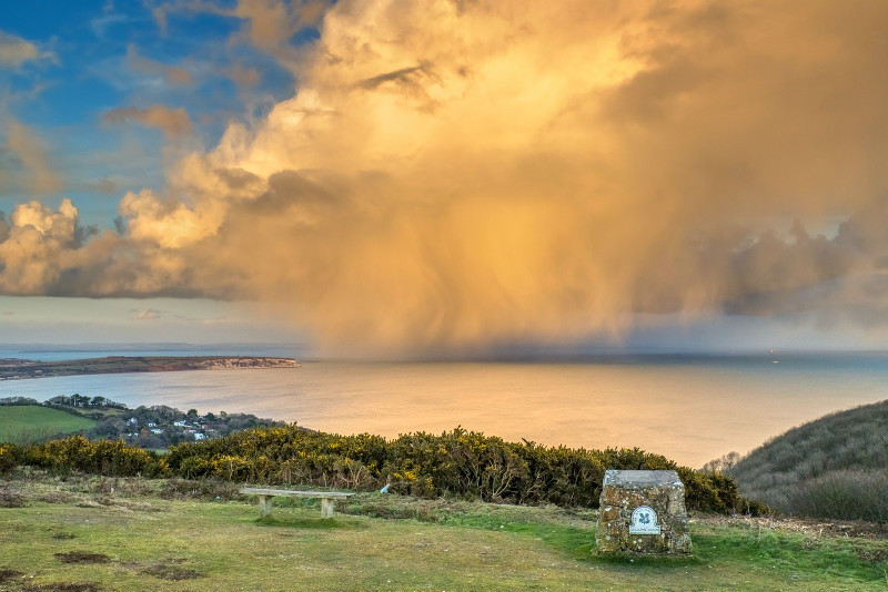 z3208 Winter Snow Shower over Sandown Bay - Ventnor to St Catherine's inc Bonchurch, Whitwell & the Undercliff