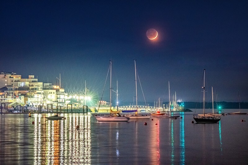 z4255 Setting Moon over Cowes - Yarmouth to West Cowes inc Newtown