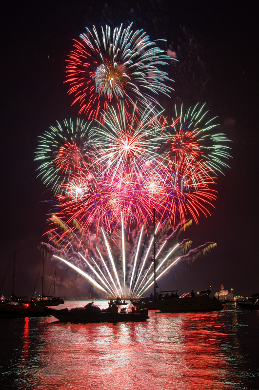 z1416 Fireworks, Cowes Week - Yarmouth to West Cowes inc Newtown
