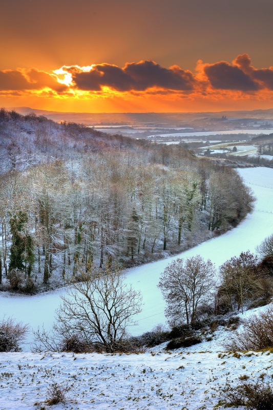 z2590 Snowy Sunset Knighton - The Inner Island inc Newport & Godshill