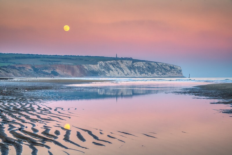 z4098 Moonrise over Culver Cliff - Sandown, Shanklin, Luccombe and Wroxall