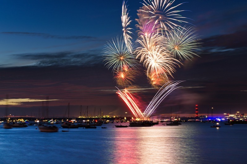 z2242 Cowes Fireworks - Yarmouth to West Cowes inc Newtown