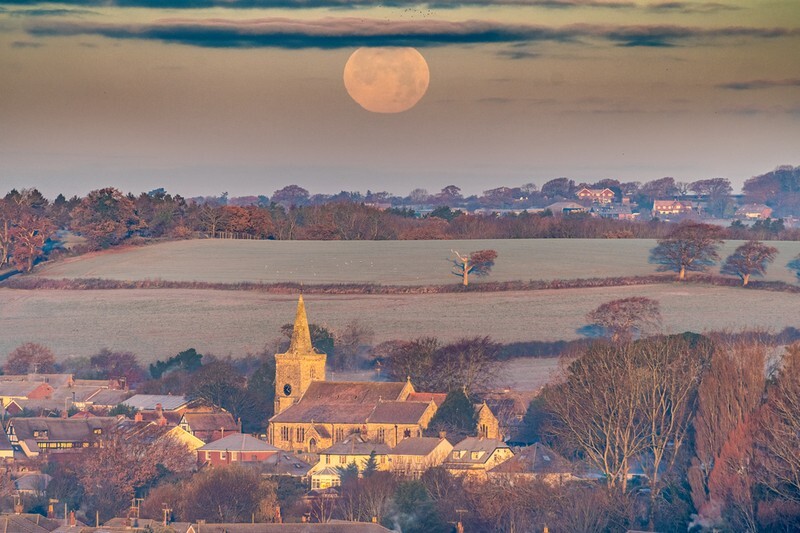 z4117 Moonset over Brading - Seaview to Bembridge, Whitecliff Bay and Brading