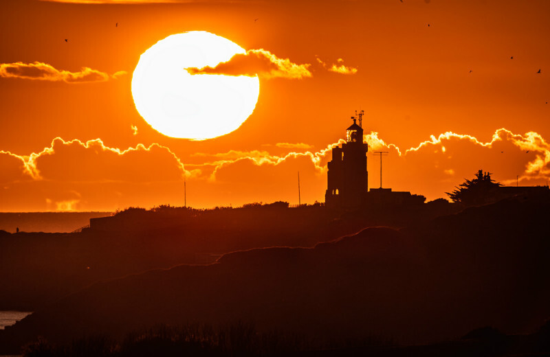 z3675 Sunset over the St Catherine's Lighthouse - Ventnor to St Catherine's inc Bonchurch, Whitwell & the Undercliff