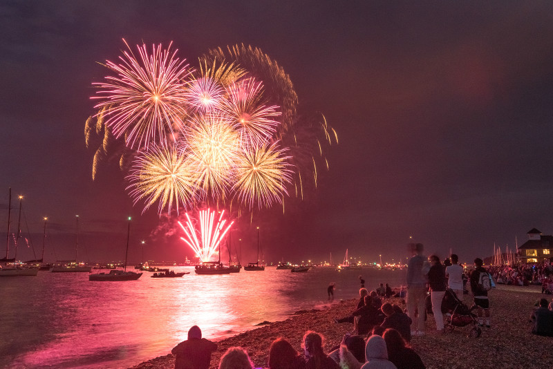 z3097 Cowes Fireworks - Yarmouth to West Cowes inc Newtown