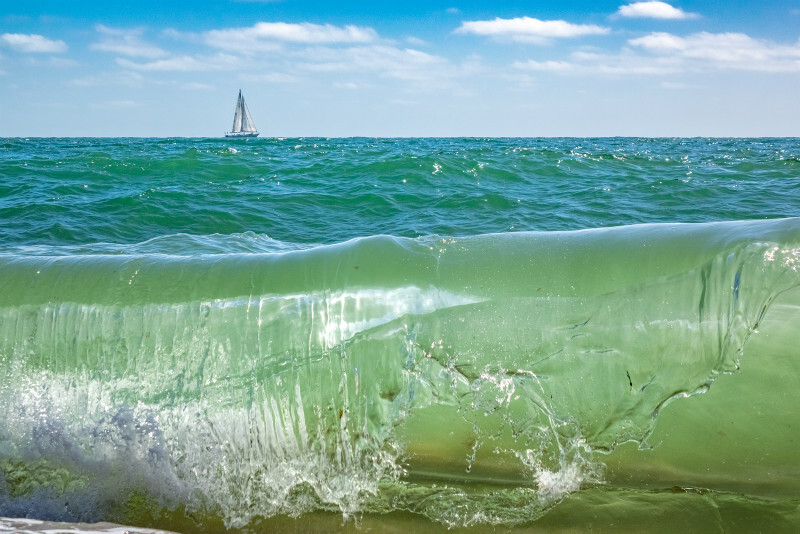 z3602 Waves and Sails Ventnor Beach - The