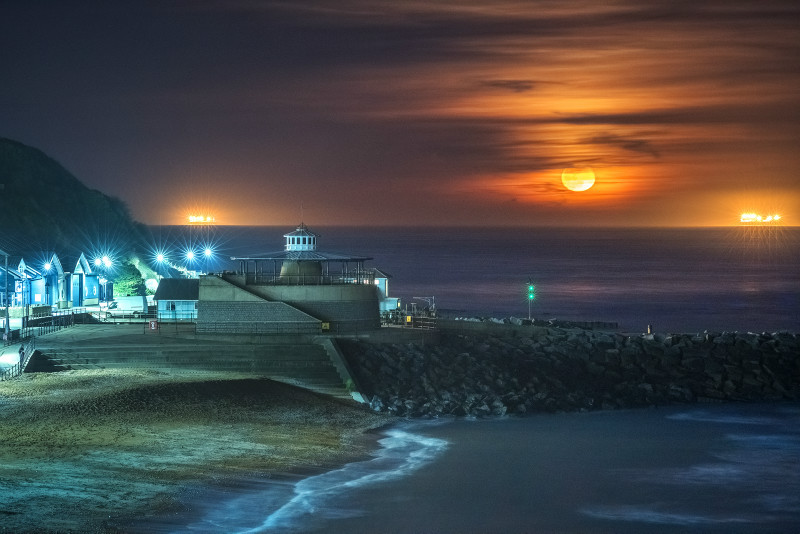 z3027 Moonrise over Ventnor Bay - Ventnor to St Catherine's inc Bonchurch, Whitwell & the Undercliff