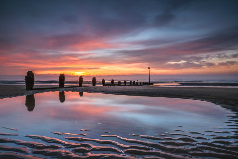 z2986 Morning reds at Yaverland Beach - Sandown, Shanklin, Luccombe and Wroxall