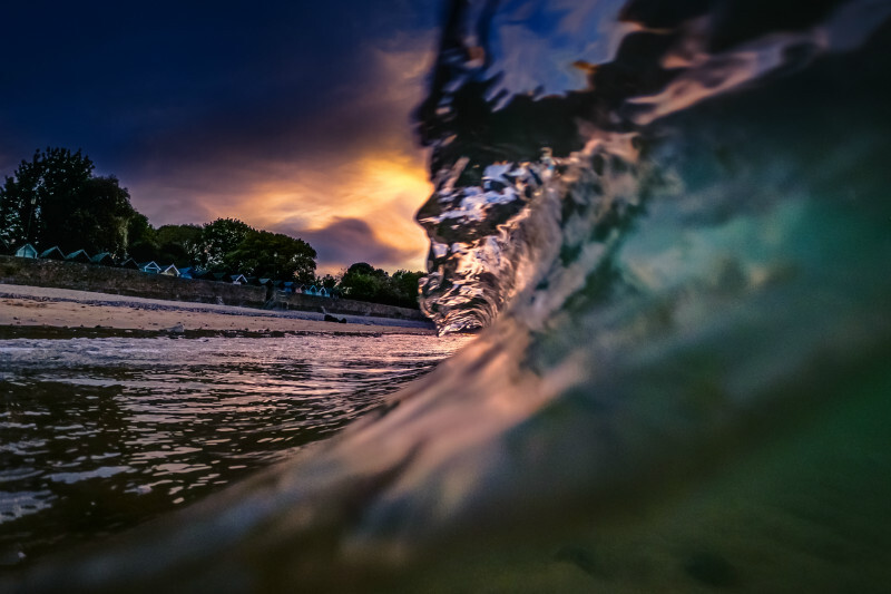 z3627 Moody Waves, Seaview - The