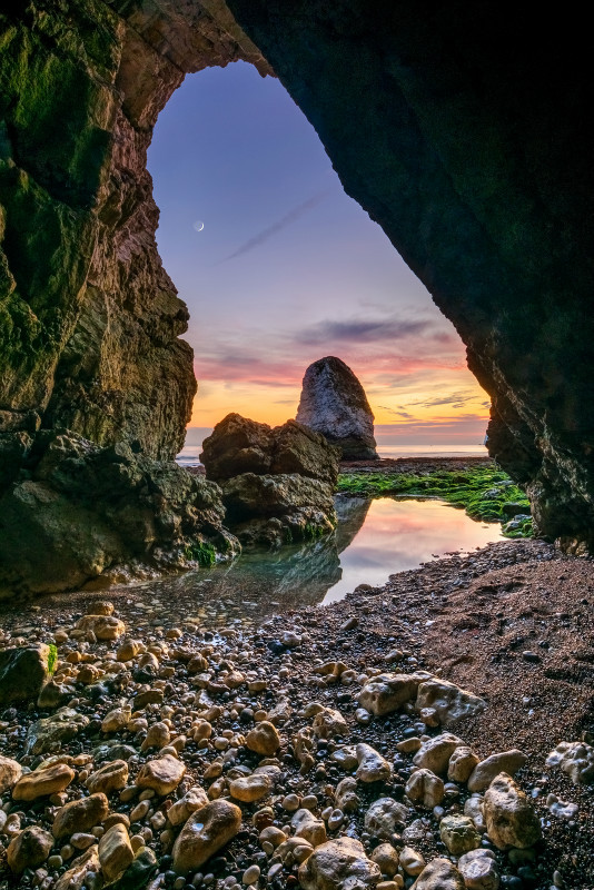 z3126 Dusky Moonset from the Caves of Freshwater Bay - Freshwater Bay to Colwell Bay inc the Needles