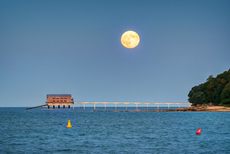 z3230 Moonrise over Bembridge Lifeboat Station - Seaview to Bembridge, Whitecliff Bay and Brading