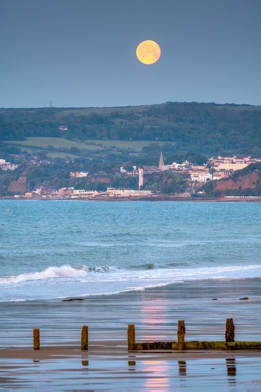 z4194 Moonset over Sandown and Shanklin - Sandown, Shanklin, Luccombe and Wroxall